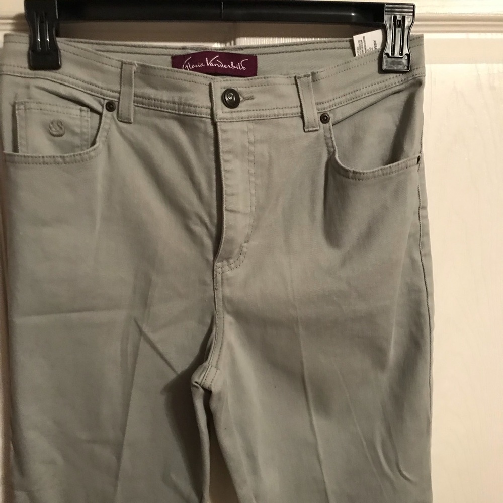 NWOT Gloria Vanderbilt pants. Size 10 petite